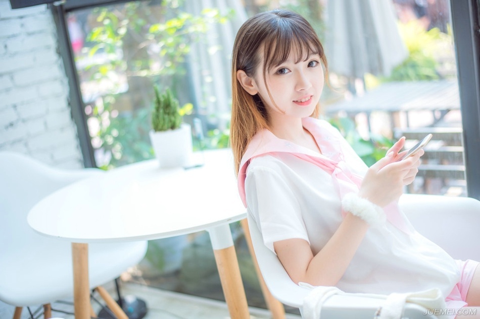 “原来如此。”庞统点点头：“如此说来，刘将军是不准备跟我将规矩了？”